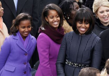 Michelle Obama, con sus dos hijas.