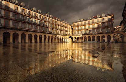 20. Gipuzkoa: Plaza de la Constitución de San Sebastián.