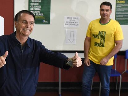 Jair Bolsonaro depois de votar no primeiro turno das eleições.