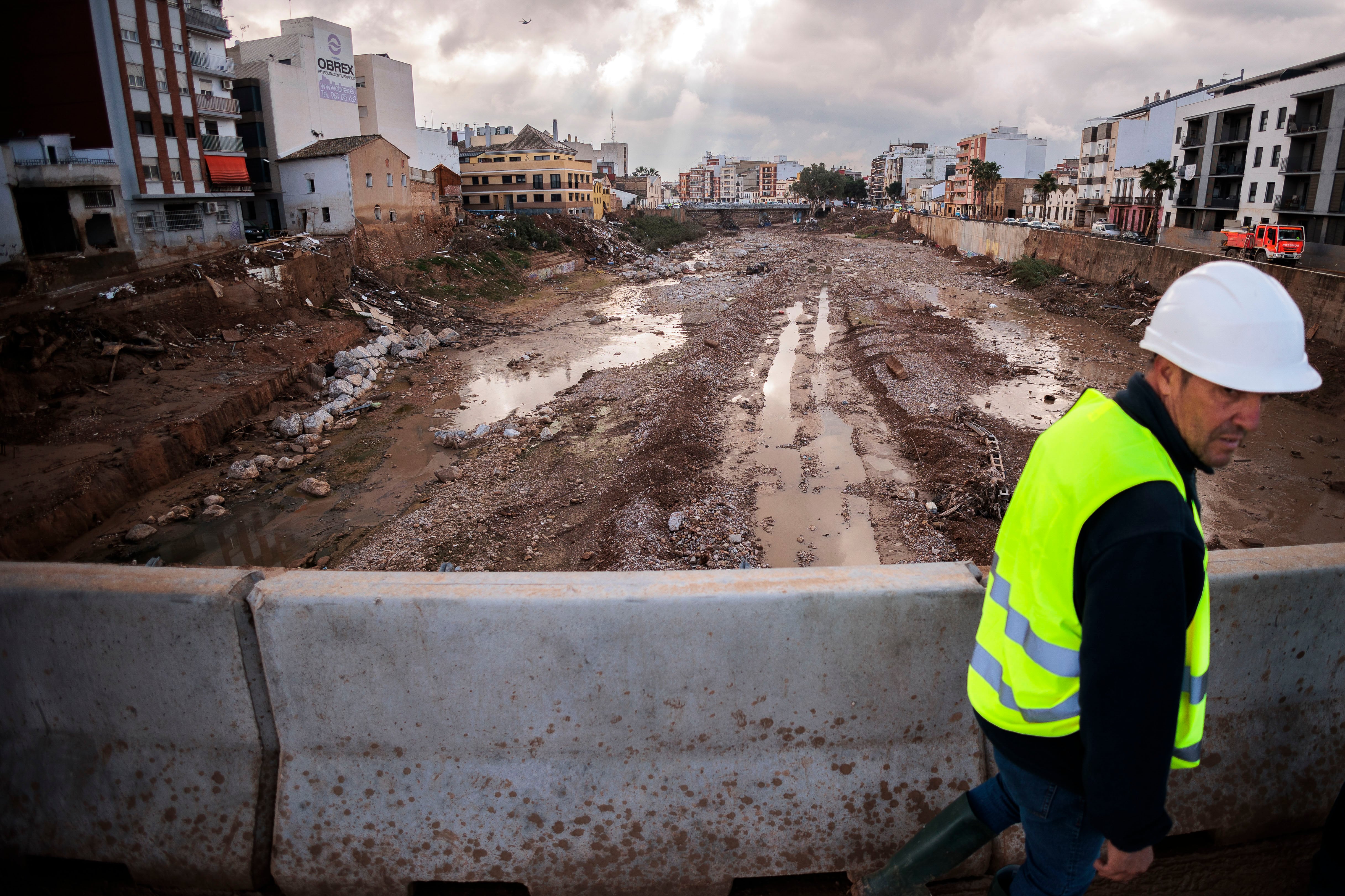 La CNC alerta de que solo cuatro constructoras tienen plácet de Hacienda para realizar grandes obras hidráulicas tras la dana