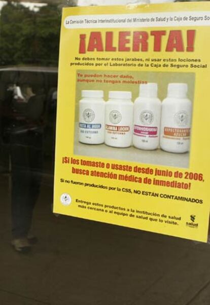 Imágen de uno de los cartéles que alertan de los medicamentos contaminados.