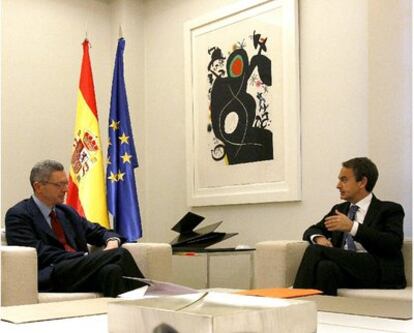 El presidente del Gobierno y el alcalde de Madrid discuten sobre la deuda de la capital en Moncloa.