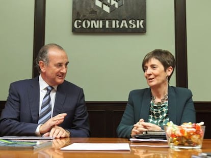 La consejera de Desarrollo Económico, Arantza Tapia, y el presidente de Confebask, Miguel Ángel Lujua.