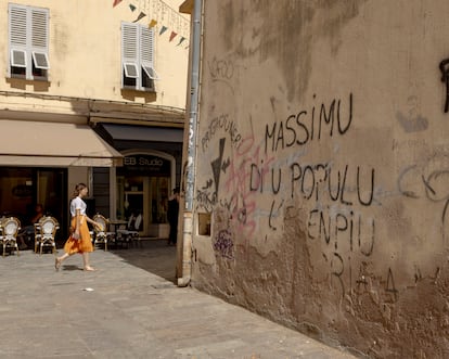 Grafiti en Bastia homenaje a Massimu Susini, víctima de la mafia.