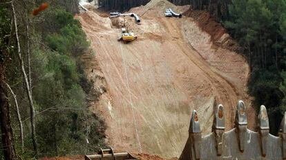 Obras del gasoducto Europeo en un tramo de Ripoll (Girona), en una imagen de archivo.