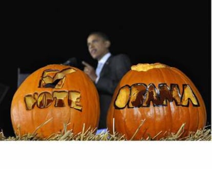 Obama habla en la Universidad de Misuri en víspera de Halloween.