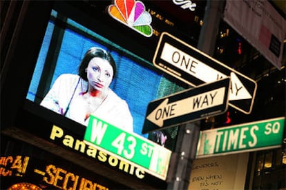 Imagen de 'Madame Butterfly' proyectada en una de las pantallas de Times Square.