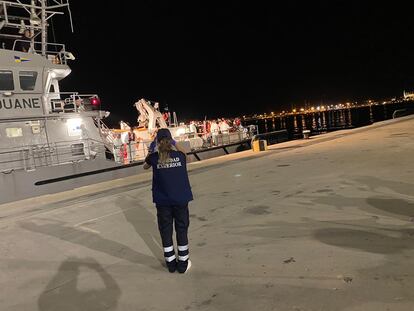 Llegada al puerto de Mallorca de la embarcación que ha trasladado a los migrantes rescatados durante la madrugada del 22 de septiembre de 2020.
