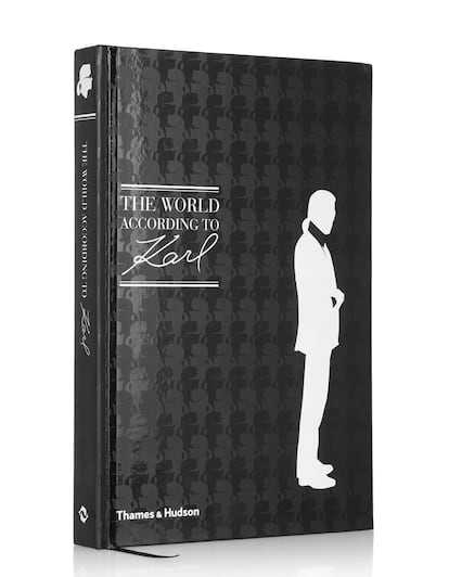 Un libro para entender el mundo del diseñador Karl Lagerfeld. Disponible en Net-a-porter (27,06 euros).