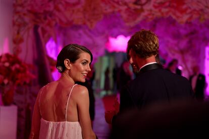 Carolita Casiraghi sorprendió con un recogido 'bob' estilo años veinte. Escogió, como no podía ser de otra manera, un vestido de la casa francesa Chanel, de la que Casiraghi es embajadora.