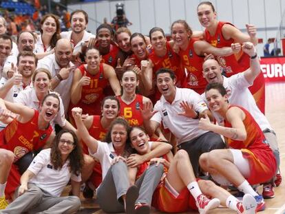 La selecci&oacute;n espa&ntilde;ola celebra la medalla de bronce