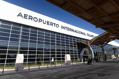 Entrada al aeropuerto Felipe Carrillo Puerto