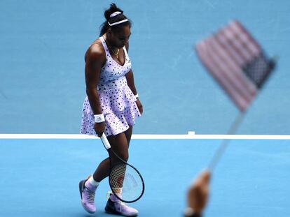 Serena Williams, tras perder un punto contra Wang en la Rod Laver Arena de Melbourne.