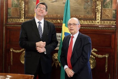 Os ministros da Fazenda do Brasil, Joaquim Levy, e da Espanha, Cristóbal Montoro, no dia 7, em Madri.