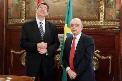 Os ministros da Fazenda do Brasil, Joaquim Levy, e da Espanha, Crist&oacute;bal Montoro, no dia 7, em Madri.