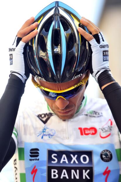 Alberto Contador, ayer antes de tomar la salida en la cuarta etapa de la Volta a Catalunya.