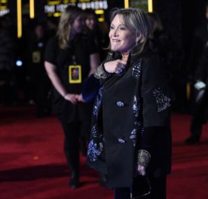 Carrie Fisher, actriz que interpretó a la Princesa Leia, en el estreno en Los Ángeles.