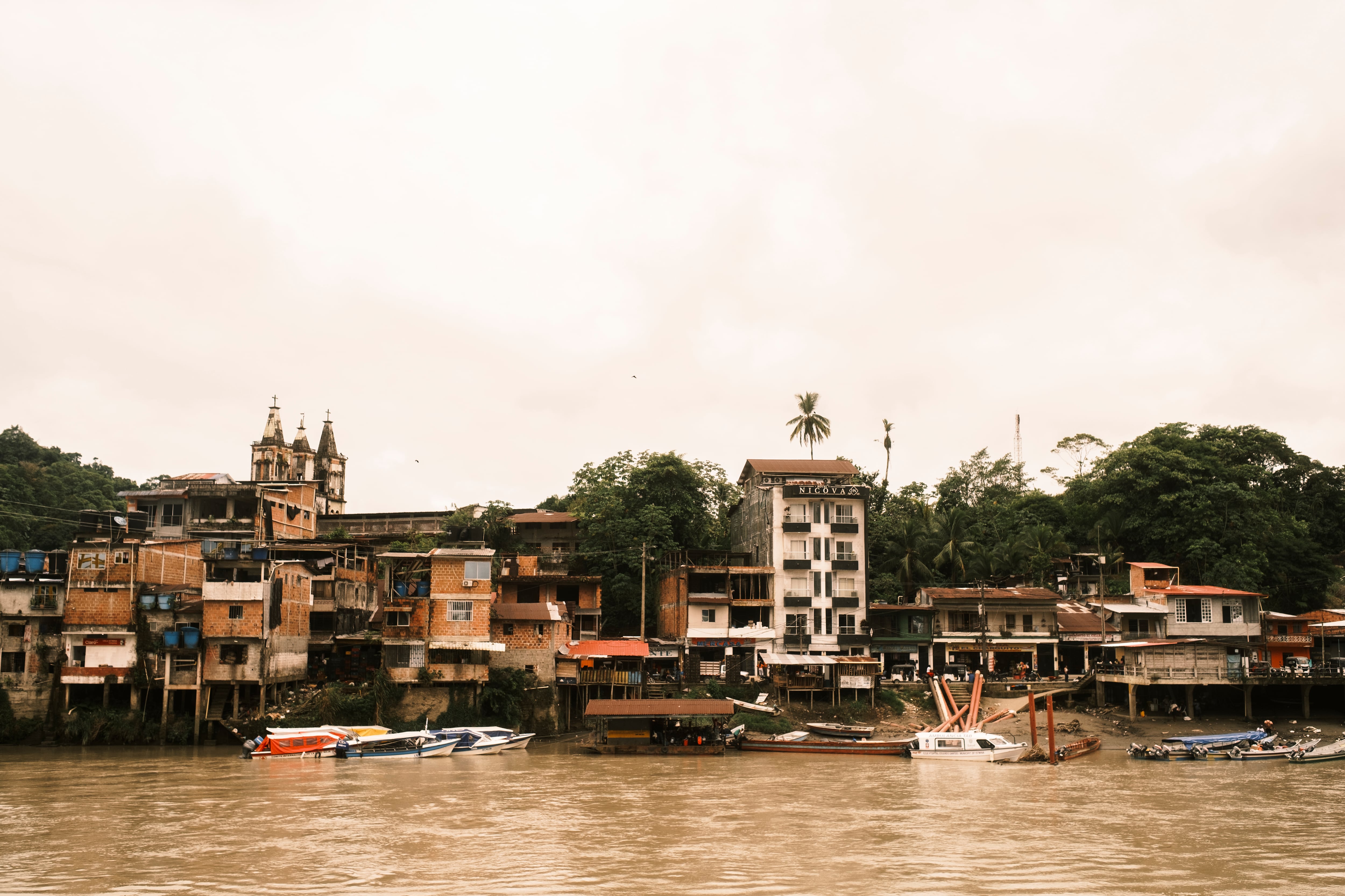 Vista de Istmina desde el río San Juan.