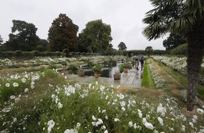 Vista general del jardín Blanco situado en el interior del palacio de Kensington y dedicado a la memoria de la princesa Diana.
