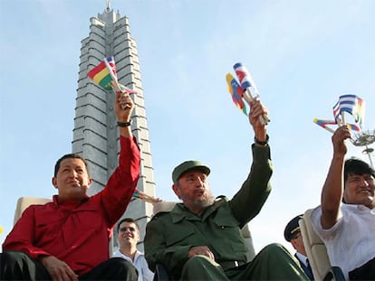 La hostilidad hacia EE UU es una de las coincidencias entre los presidentes de Venezuela, Cuba y Bolivia, Hugo Chávez, Fidel Castro y Evo Morales.