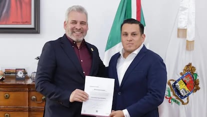 El gobernador de Michoacán Alfredo Ramírez Bedolla y José Antonio Cruz Medina, nuevo Secretario de Seguridad.