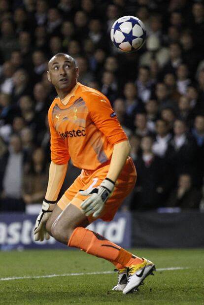 Gomes tras cometer el error que propició el gol del Madrid.