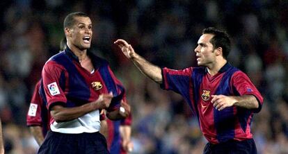 Rivaldo no Barcelona em jogo contra o Valência pela Liga 00/01.