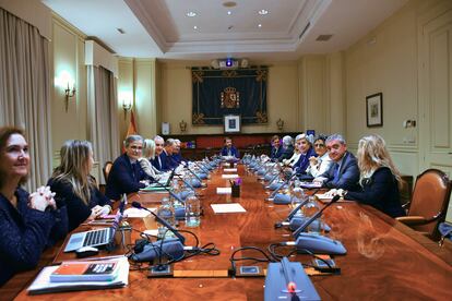 Pleno extraordinario del Consejo del Poder Judicial celebrado este lunes, en una imagen distribuida por el órgano.