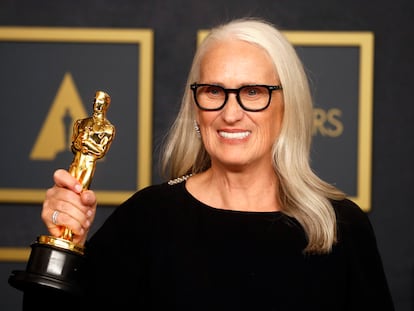 Jane Campion, con el Oscar a mejor dirección por 'El poder del perro'.