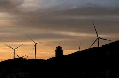Molinos eólicos en la localidad de Rudilla (Teruel).
