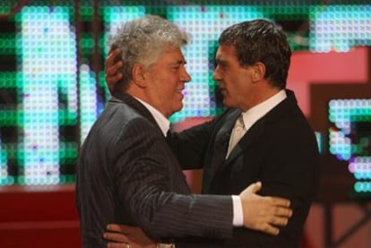 Almodóvar y Banderas en 2008 en San Sebastián.