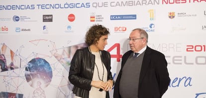 La ministra de Sanidad, Dolors Montserrat, y el presidente de Freixenet y de la Fundación Incyde, José Luis Bonet.