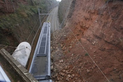 El tren descarrilado en Vacarisses.