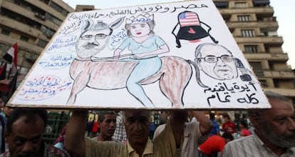 Caricaturas de los dos candidatos presidenciales egipcios.