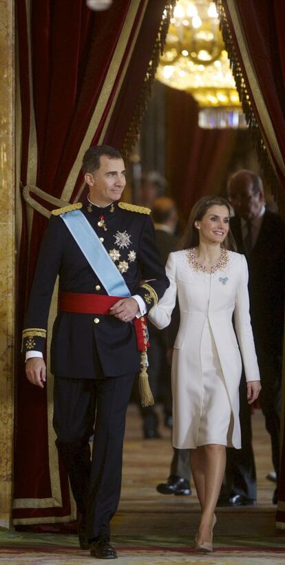 Los Reyes Felipe VI y Letizia antes de la recepción institucional celebrada en el Palacio Real.