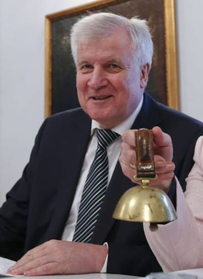 El l&iacute;der de la CSU Horst Seehofer, durante la reuni&oacute;n de su partido en Seeon.