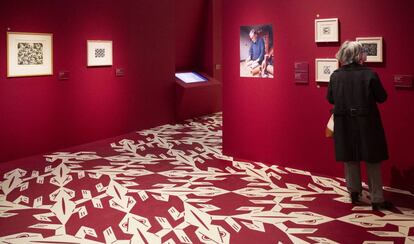 La instal·lació de l'exposició d'Escher al Museu Marítim de Barcelona.