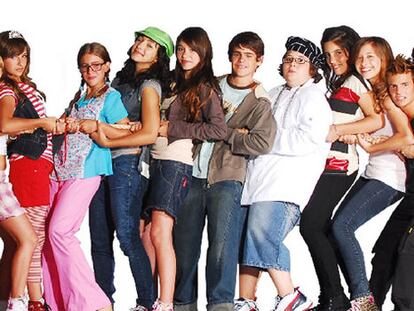 Los principales actores de la teleserie argentina <i>Patito feo.</i>