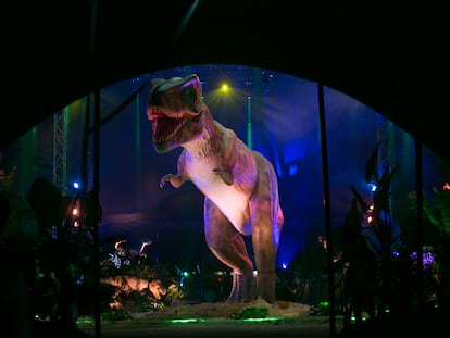 Tiranosaurio Rex de 9 metros de altura en la Exposición Saurios, en Madrid.