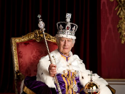 Primer retrato oficial del rey Carlos III. Imagen distribuida por las redes sociales de la familia real británica.