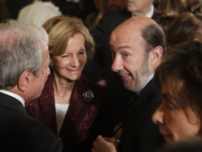Alfredo Pérez Rubalcaba junto a Elena Salgado en el Congreso.
