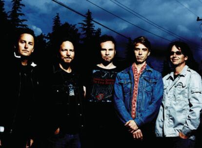 Los miembros del grupo Pearl Jam, en la foto promocional de su último disco.