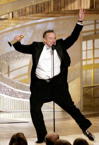 El cómico Robin Williams recogió el premio Cecil B. DeMille por el conjunto de su carrera y en el escenario dio buena prueba de por qué es acreedor de la distinción.
