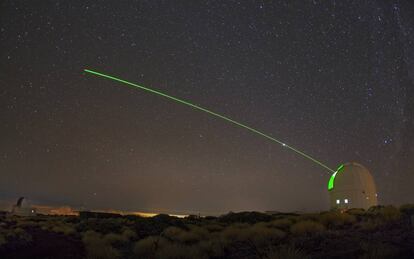 La Estación Óptica Terrestre del Teide usa un telescopio láser para comunicación con satélites y eliminación de basura espacial.