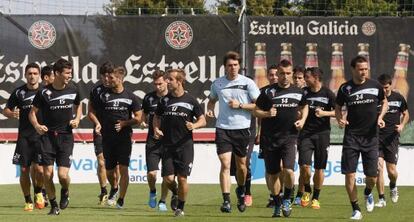 El Celta se entrena en el campo de A Madroa (Vigo).