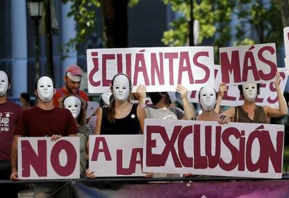 Protesta ante el Ministerio de Sanidad esta mañana.