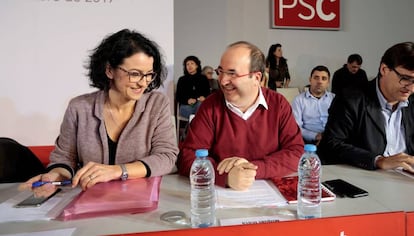 El primer secretario del PSC, Miquel Iceta, junto a la diputada electa, Eva Granados