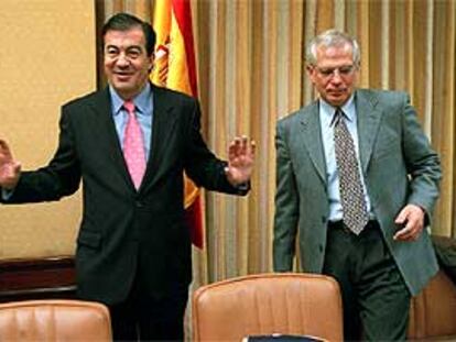 Álvarez-Cascos, junto a José Borrell, en la Comisión Mixta para las relaciones con la UE.