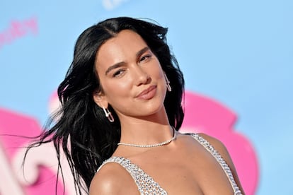 Dua Lipa en la 'premiere' de 'Barbie' en Los Ángeles, California, en 2023.