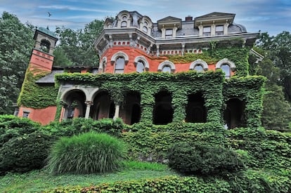 La mansión Harry Packer, que fue el modelo de inspiración para la casa encantada de los parques Disney.